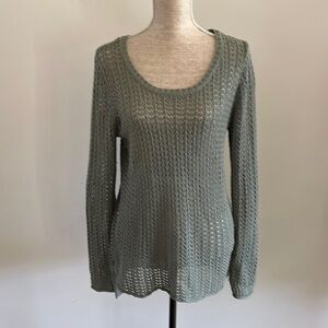 HIPPIE ROSE size medium. Crochet long sleeve tunic blouse with nice details.